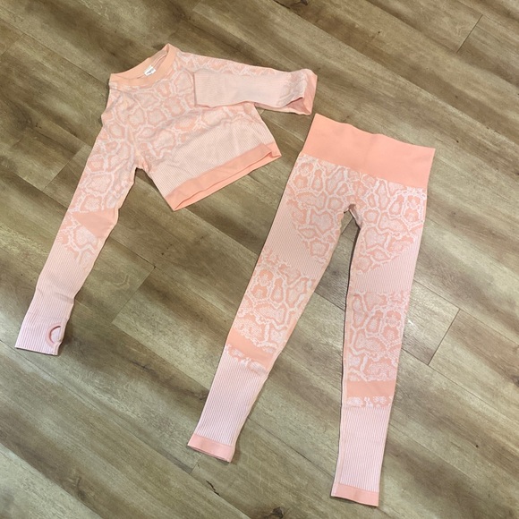 Pink / rose 2 piece set - Picture 5 of 6